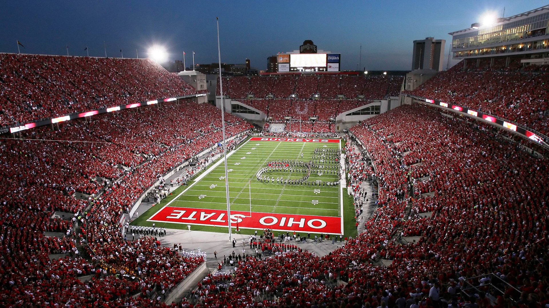 字母哥回归赛场，出色防守首场状态亮眼，热火观众沸腾！